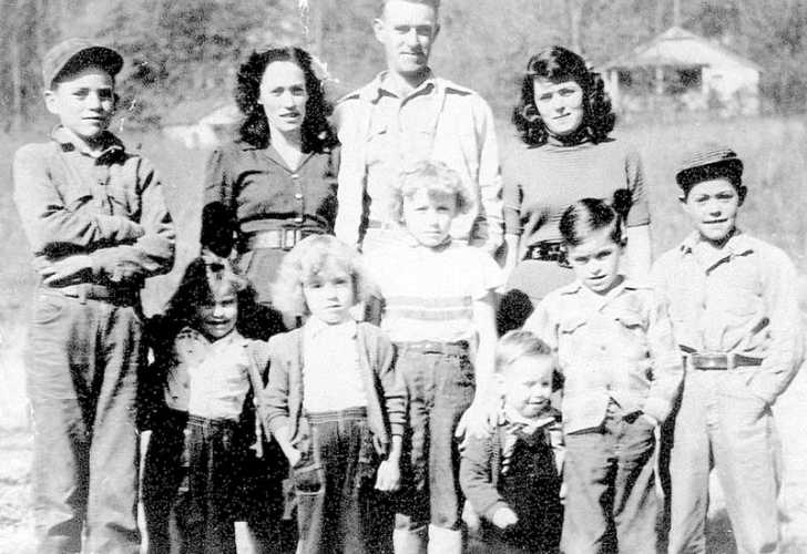 Picture of Late Larry Gerald Parton's family group photo